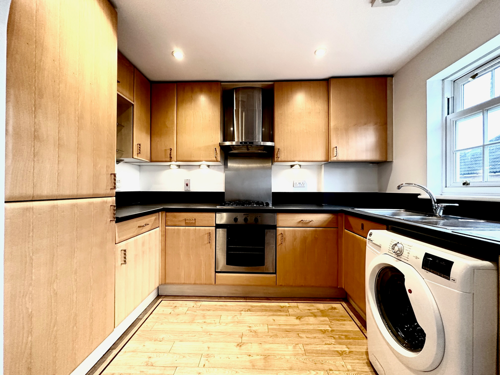 Property photo 2 of 11 Kitchen