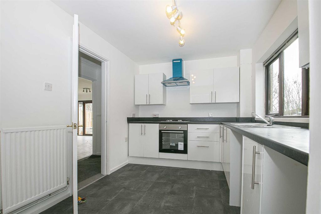 Property photo 2 of 20