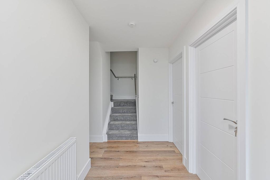 Property photo 3 of 41