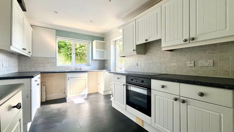 Property photo 3 of 16 Kitchen