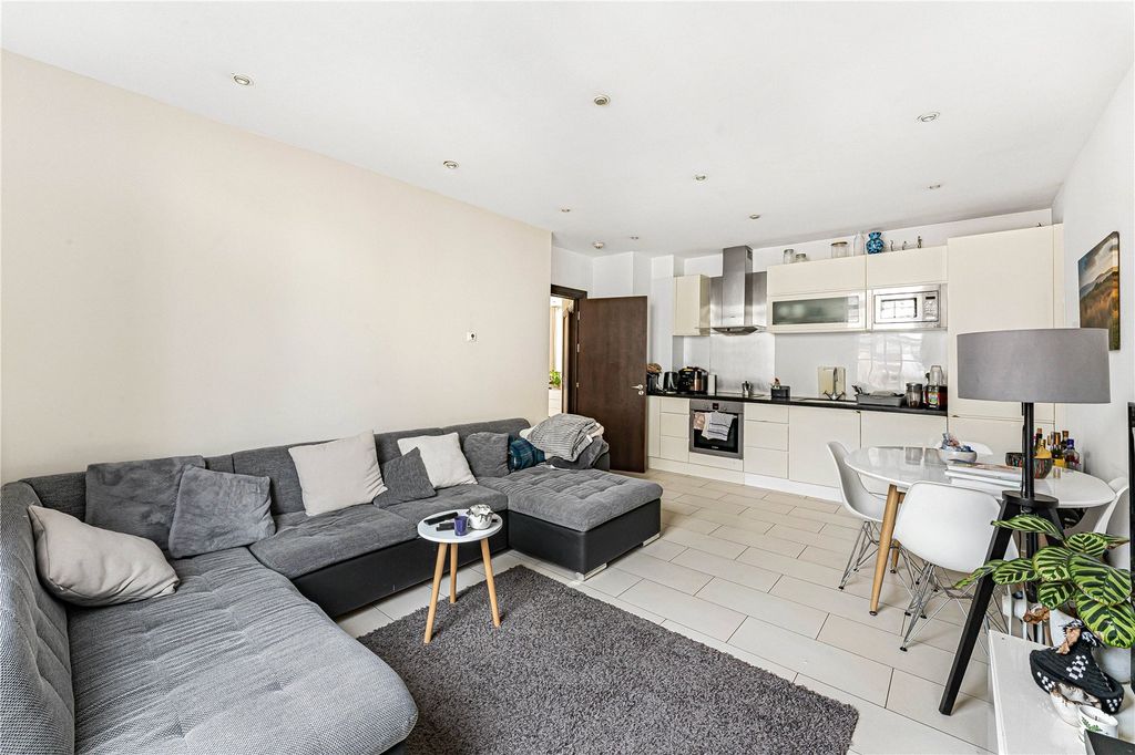 Property photo 2 of 16 Picture No. 15