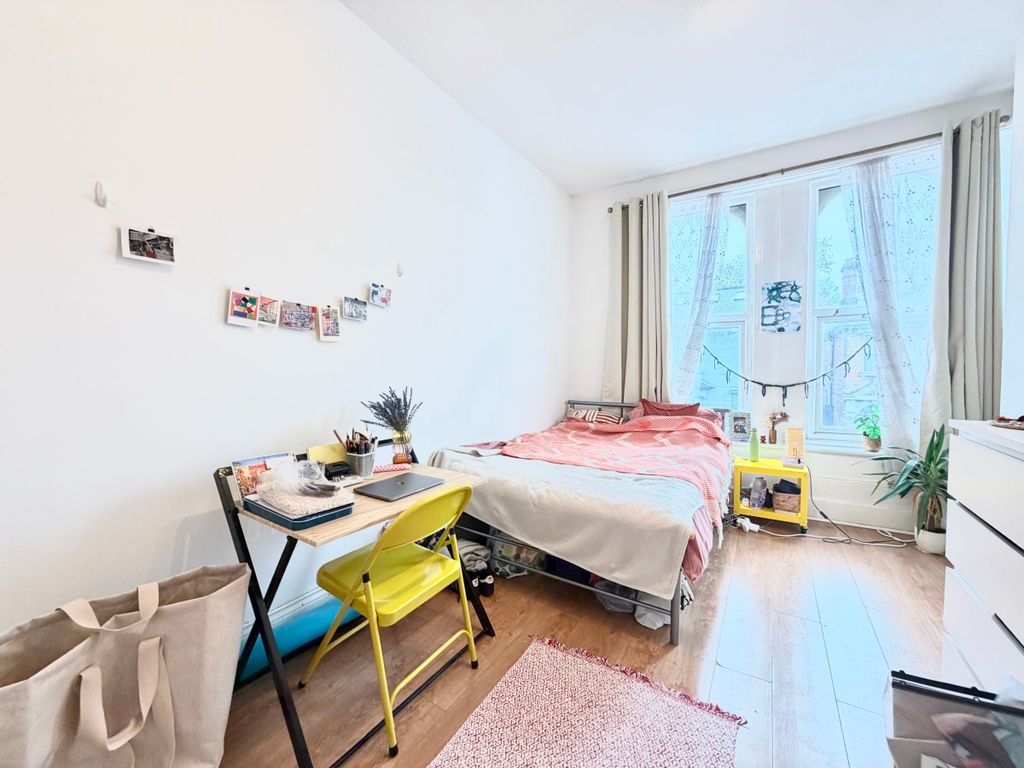 Property photo 1 of 42
