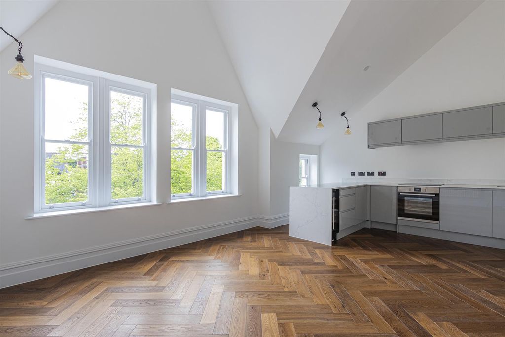 Property photo 3 of 14 Kestrel Mews 8 (3 Of 14).Jpg