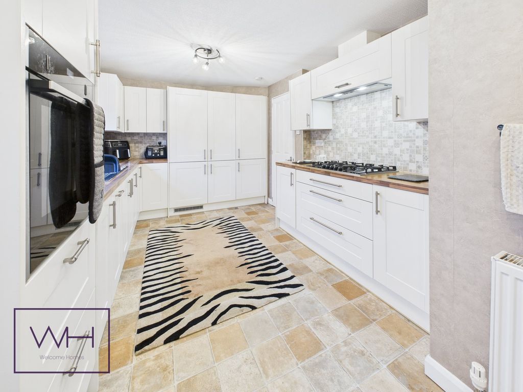 Property photo 3 of 20 Cam03785G0-Pr0319-Still009