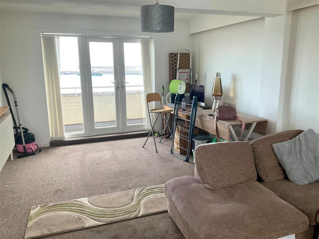 Property photo 3 of 11 Lounge Pic2.Jpg