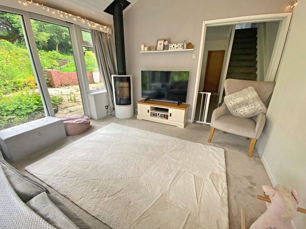 Property photo 2 of 16 Lounge Showing Fire