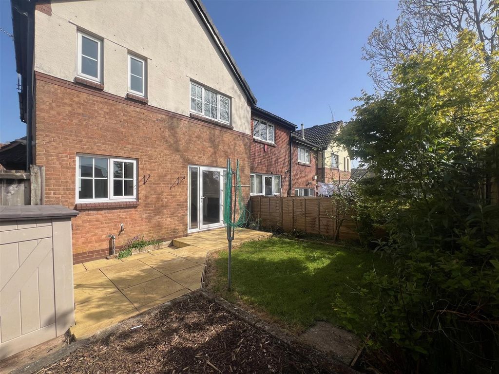 Property photo 1 of 14 Orchard Close