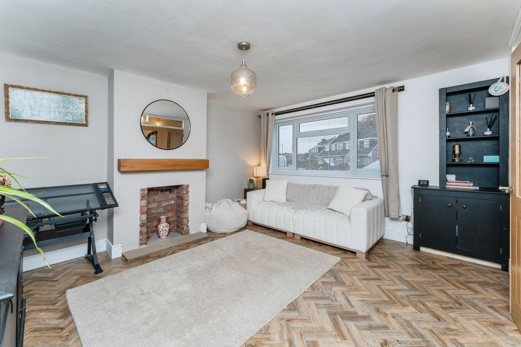 Property photo 2 of 22 Lounge