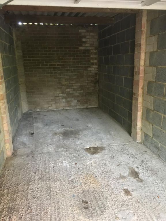 Property photo 3 of 4 Garage