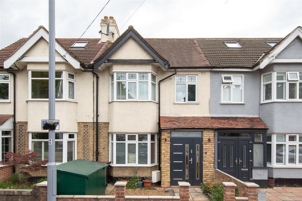 Property photo 1 of 37 Hale End Road, E17