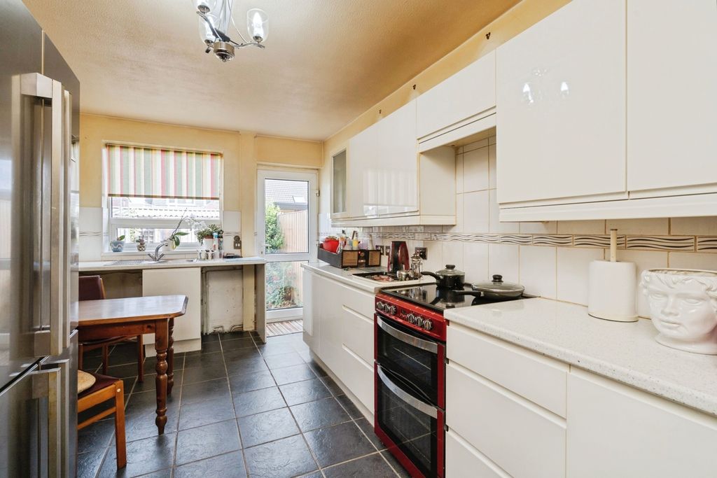 Property photo 2 of 17 Photo