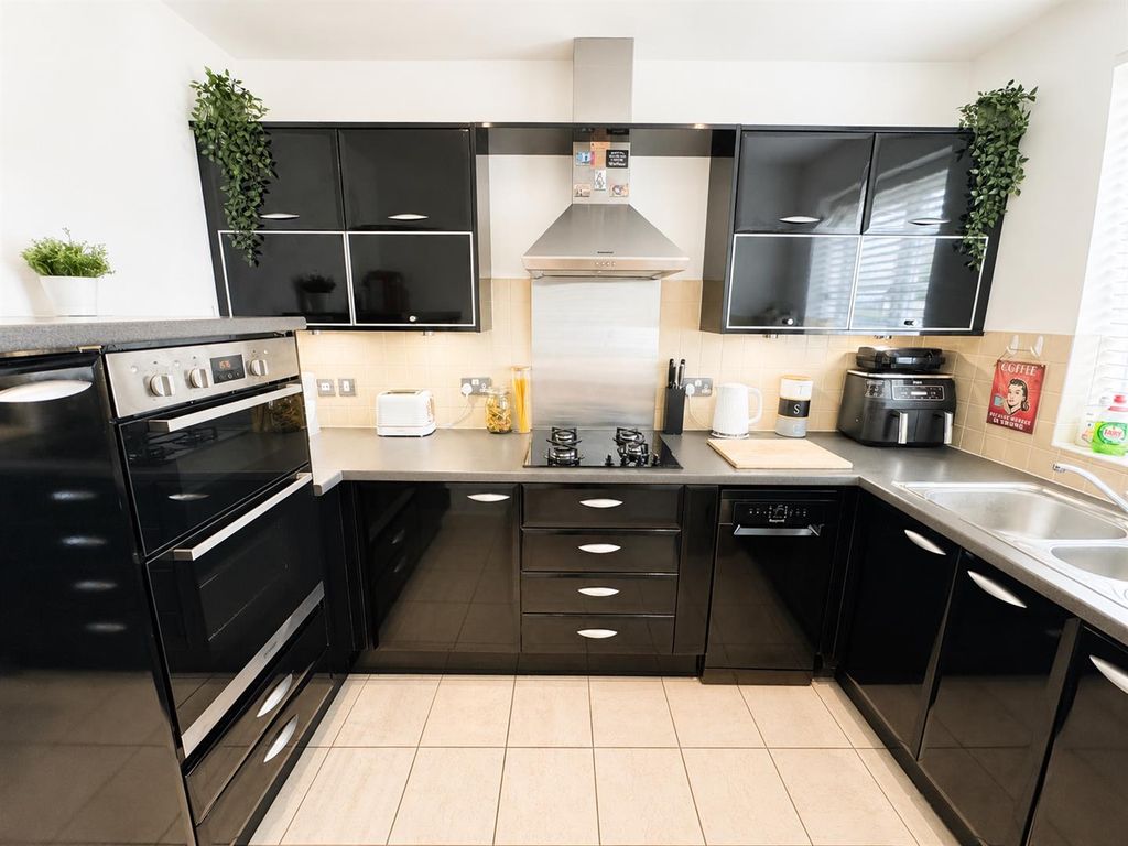 Property photo 2 of 13