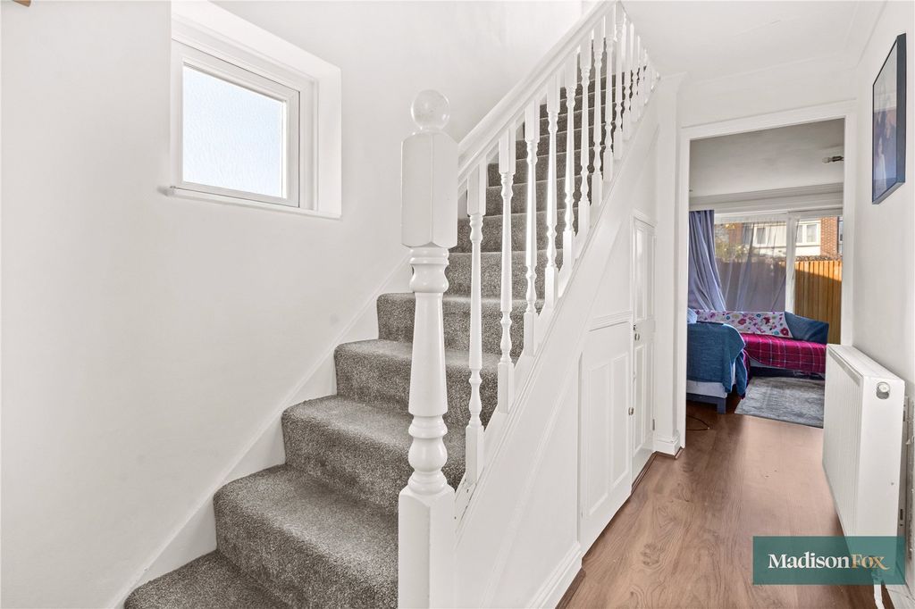 Property photo 2 of 18 Picture No. 24