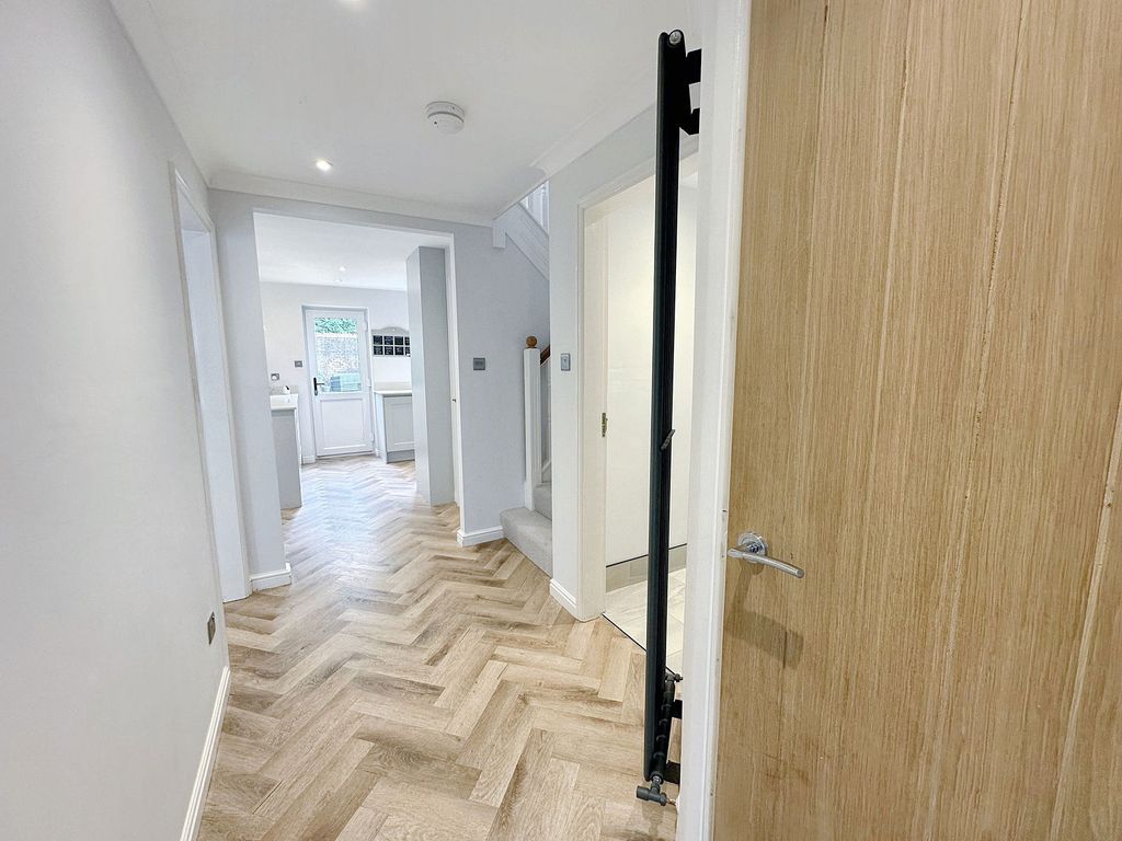 Property photo 2 of 31