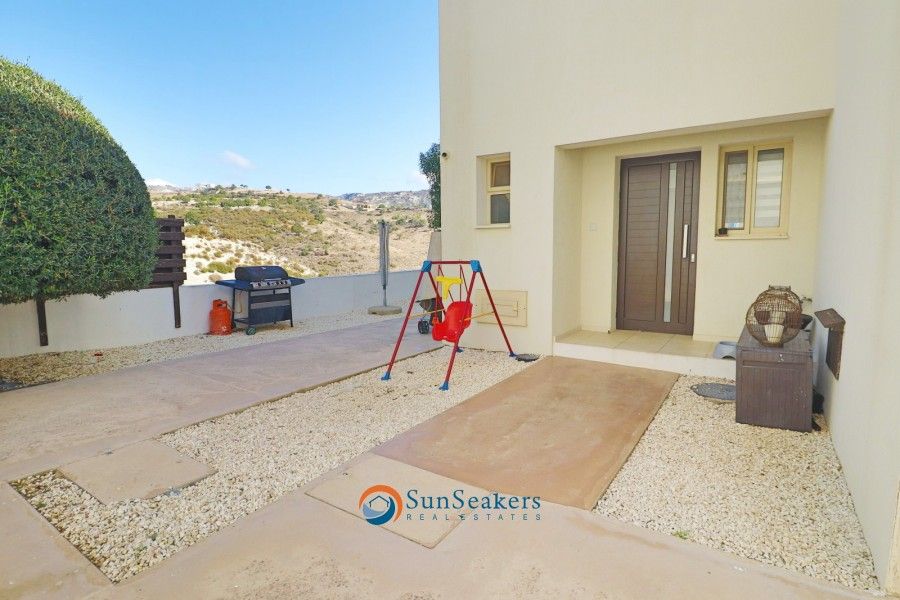 Property photo 2 of 34