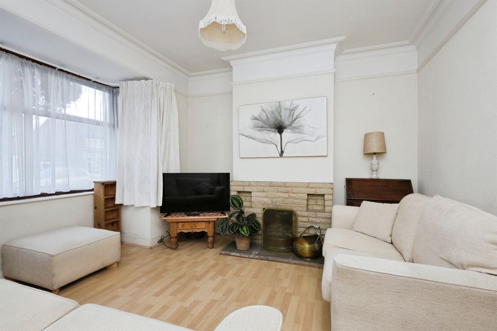 Property photo 3 of 17