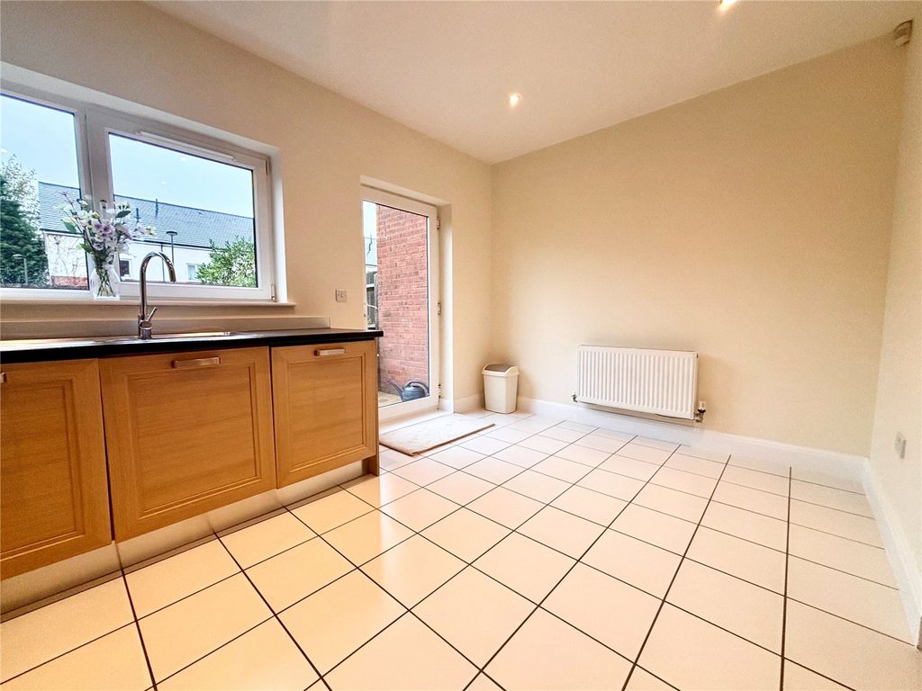 Property photo 3 of 21 Kitchen