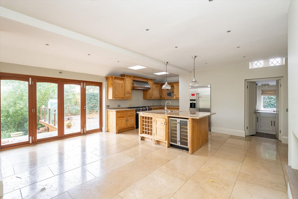 Property photo 2 of 20 Image