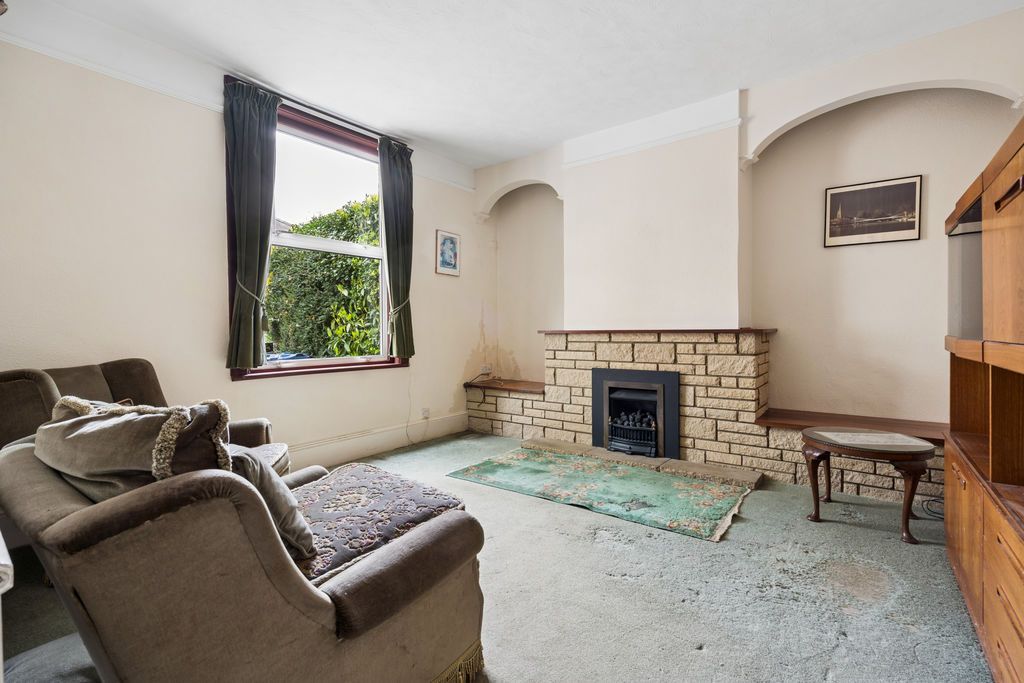 Property photo 3 of 9 Photo 8