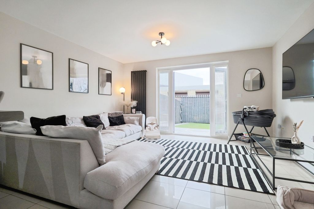 Property photo 3 of 20 Pbox-Img.Jpg