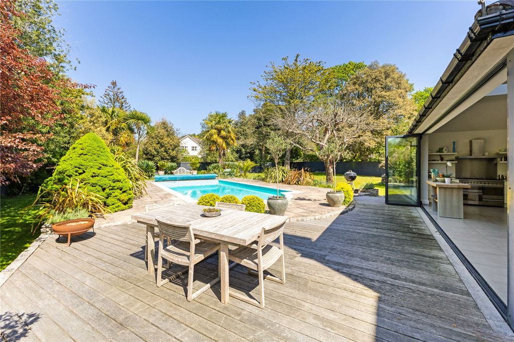 Property photo 3 of 29 Garden