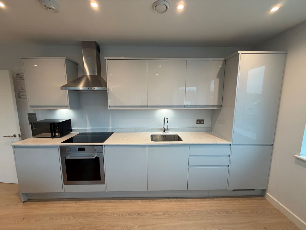 Property photo 3 of 17 Kitchen