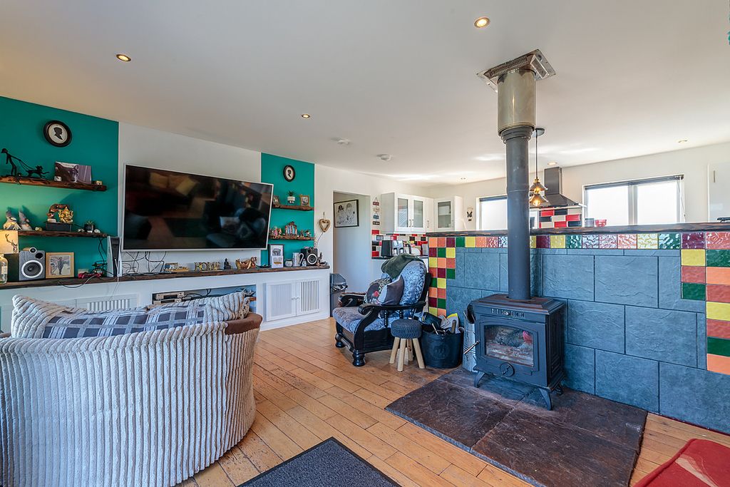 Property photo 3 of 48