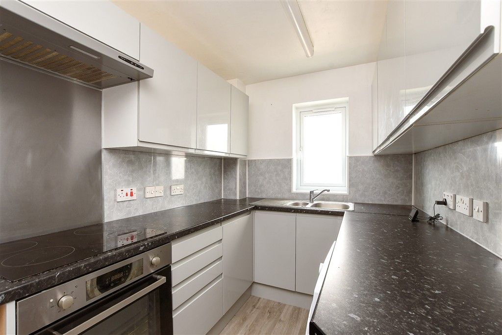 Property photo 3 of 9 Kitchen