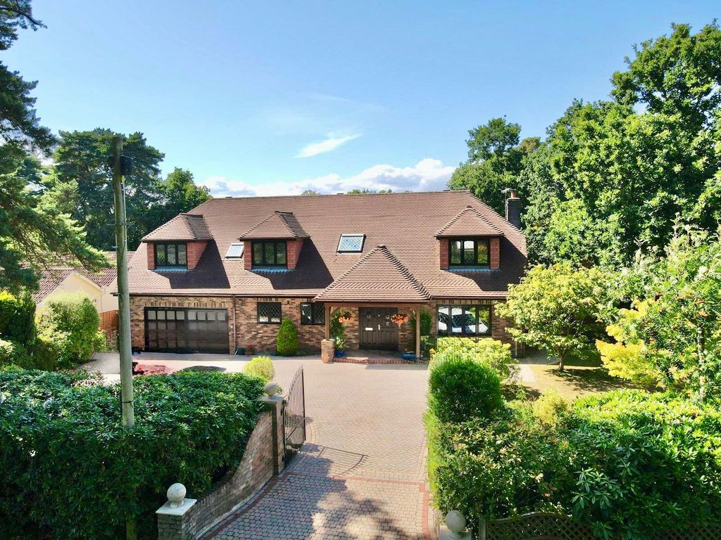 Property photo 1 of 34 4 Bedroom Detached Home