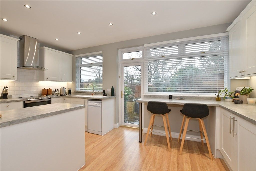 Property photo 2 of 13 Kitchen/Breakfast Area