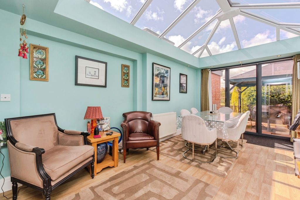 Property photo 2 of 30 Pbox-Img.Jpg