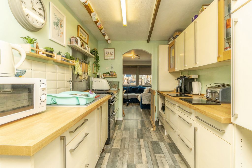 Property photo 2 of 20