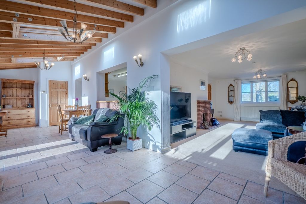 Property photo 3 of 24