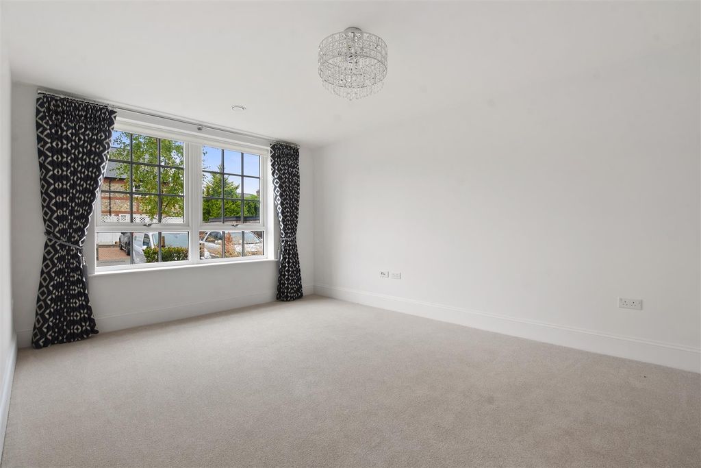 Property photo 3 of 11 2731_Grt_Th_Rl_Apt_1 (10).Jpg