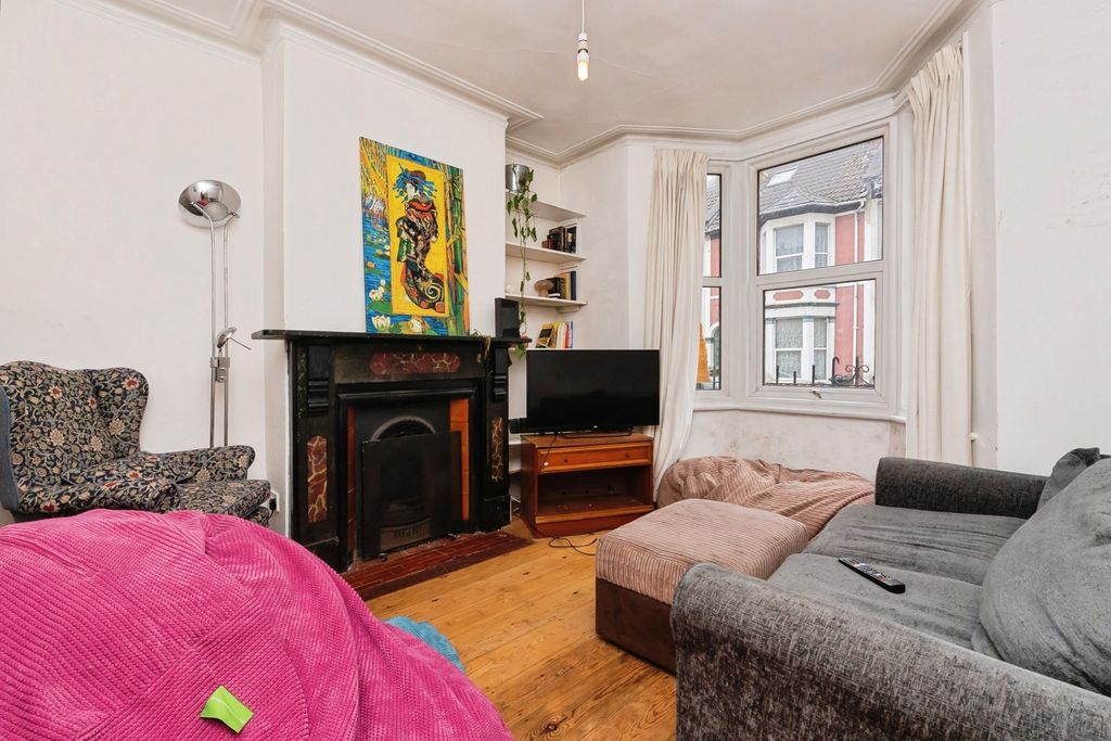 Property photo 2 of 20 Pbox-Img.Jpg