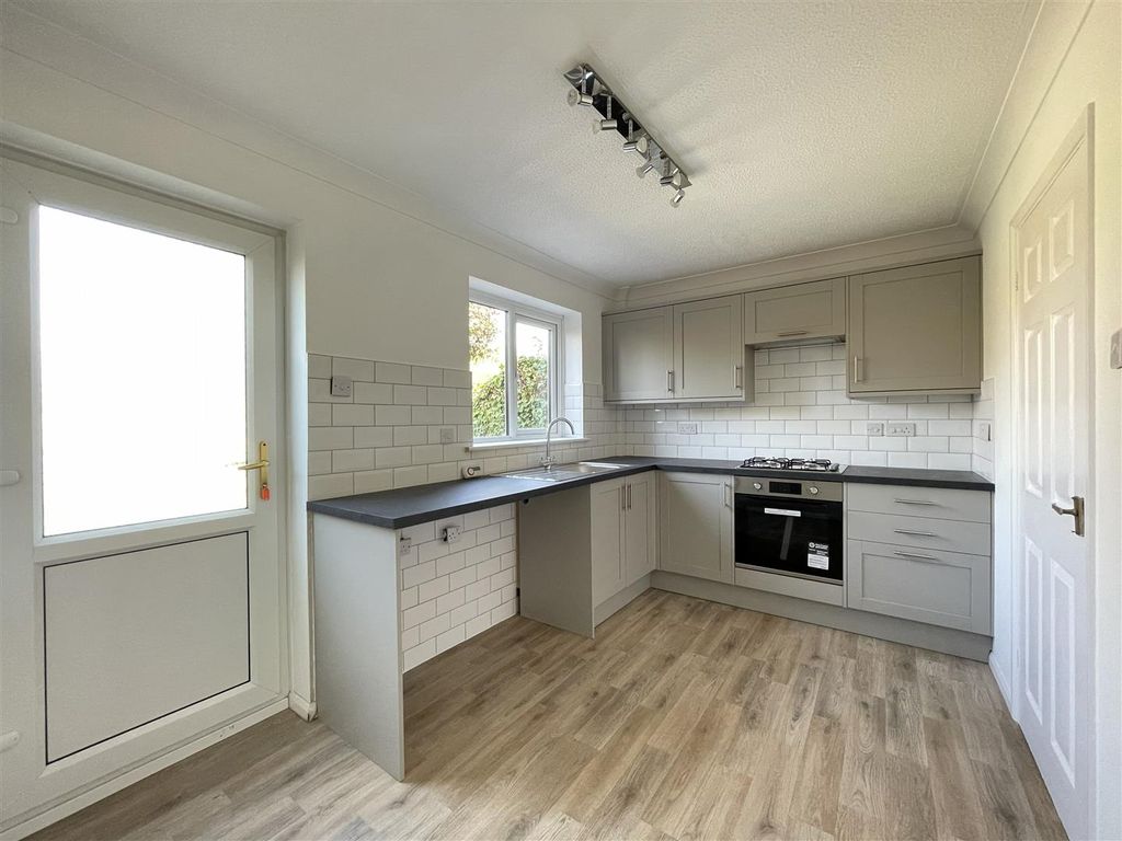 Property photo 2 of 9 Kitchen