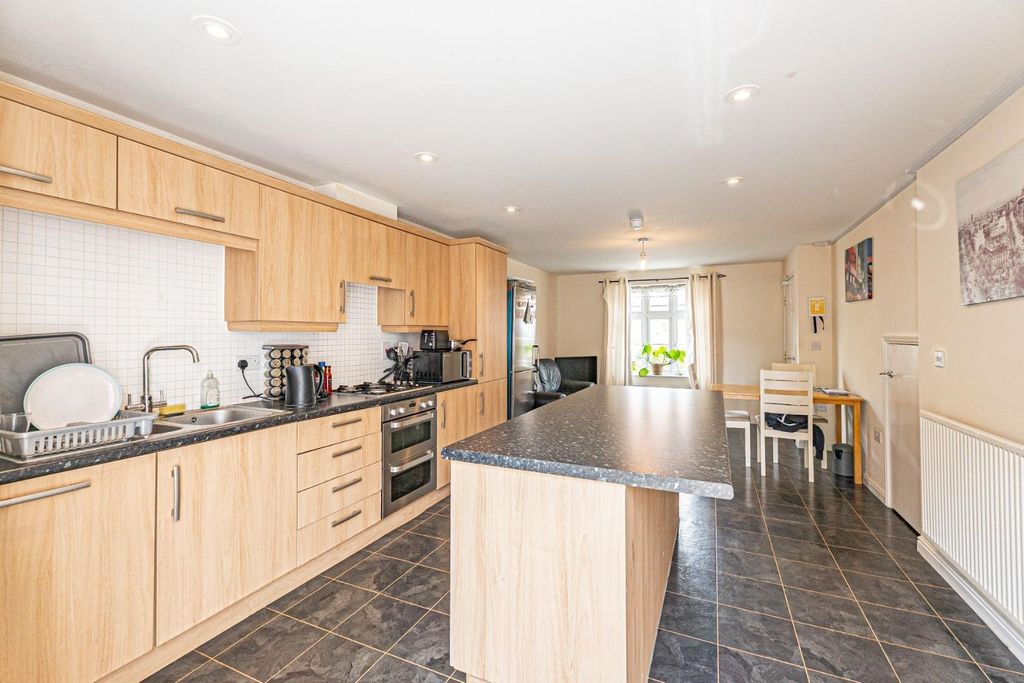 Property photo 2 of 6 Kitchen To Be Used HMO Aylesbury.Jpg