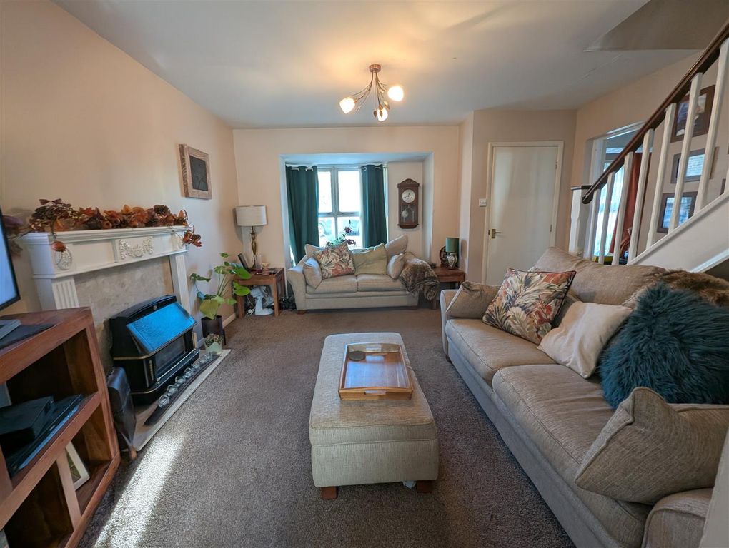 Property photo 2 of 13 Lounge