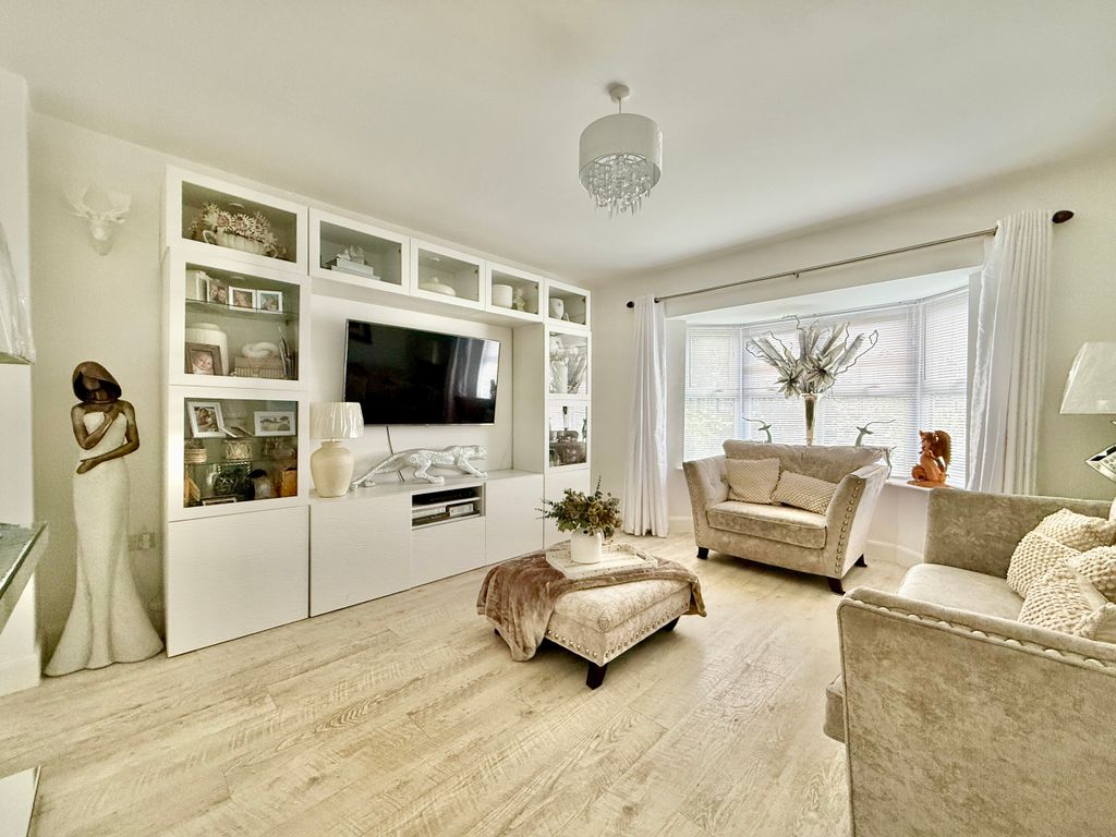 Property photo 3 of 17 Living Room