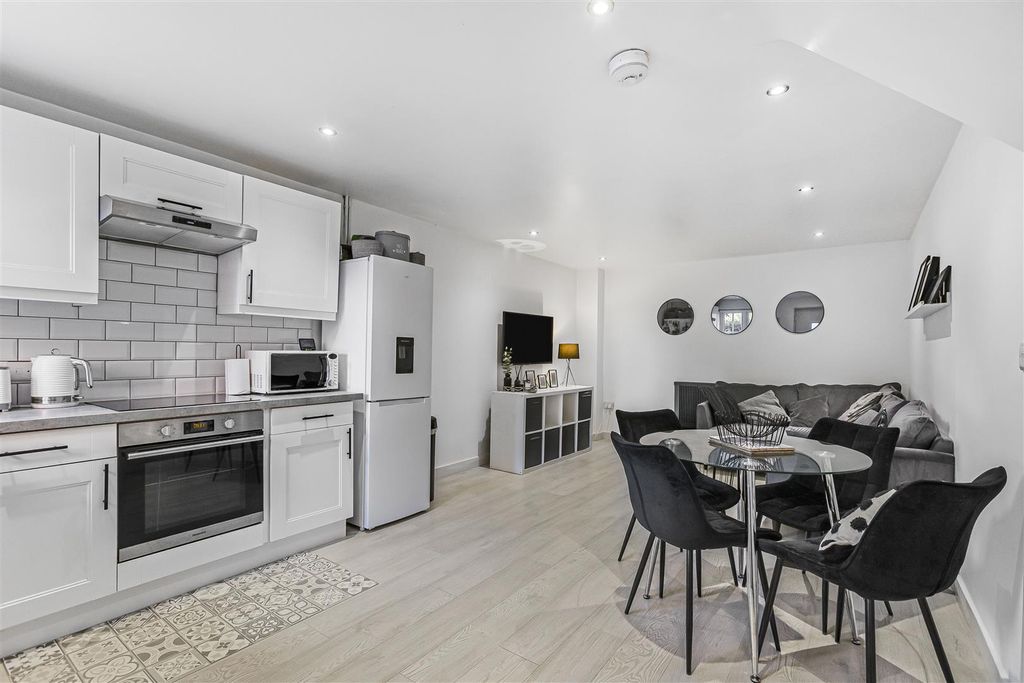 Property photo 3 of 21 3_63998.Jpg