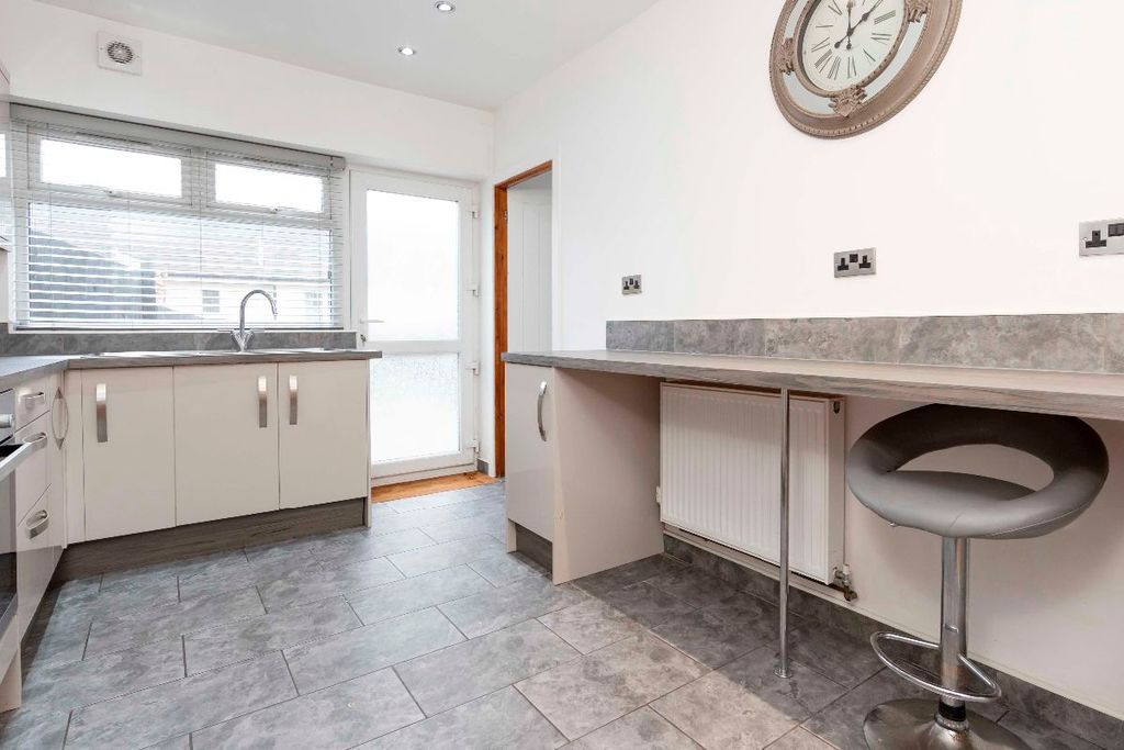 Additional image 12 of 3 bed terraced house to rentRailway Street, Trelewis, Treharris CF46