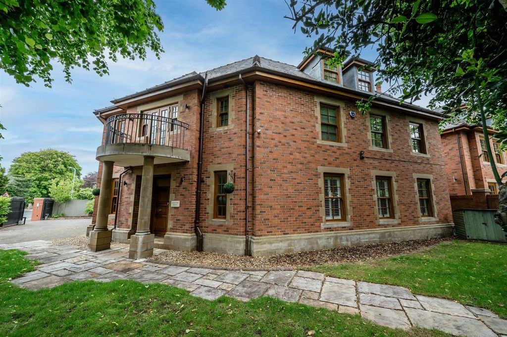 Property photo 3 of 56 Freshfield Road-20.Jpg
