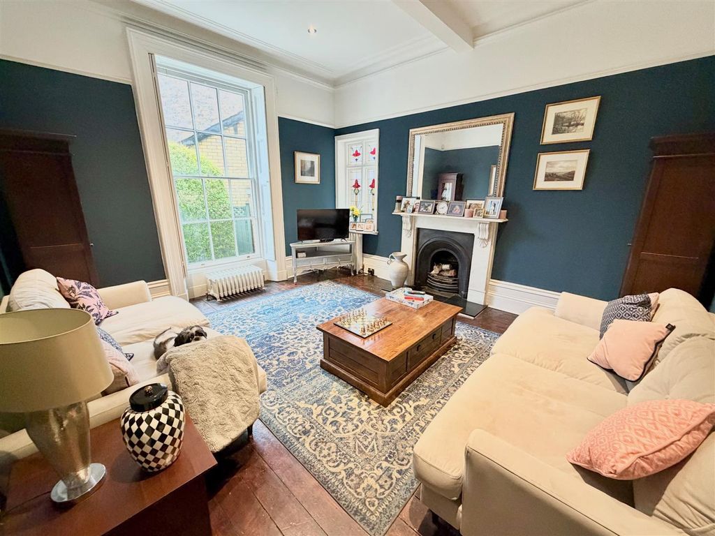 Property photo 3 of 32 Nineteen.Jpg