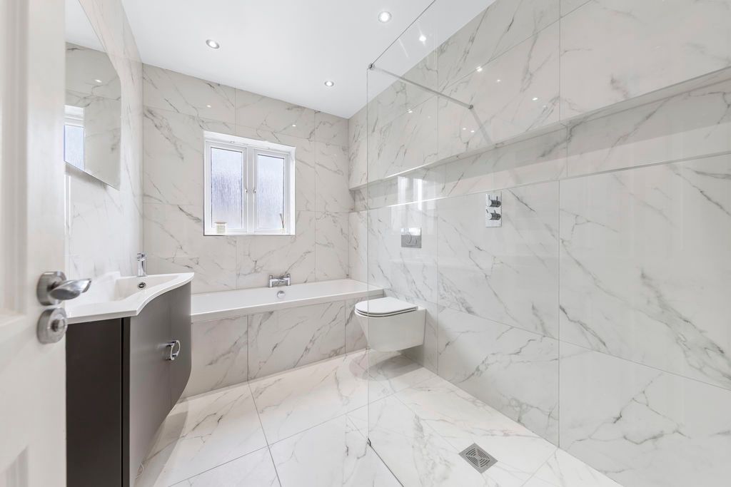 Property photo 3 of 29 Bathroom