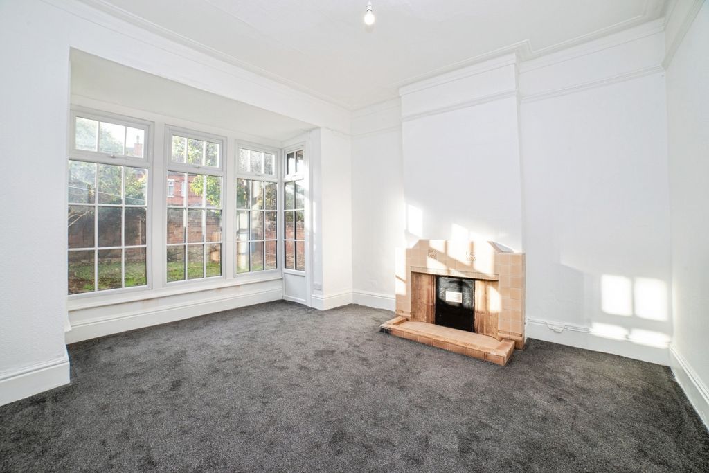 Property photo 3 of 17 Dining Room