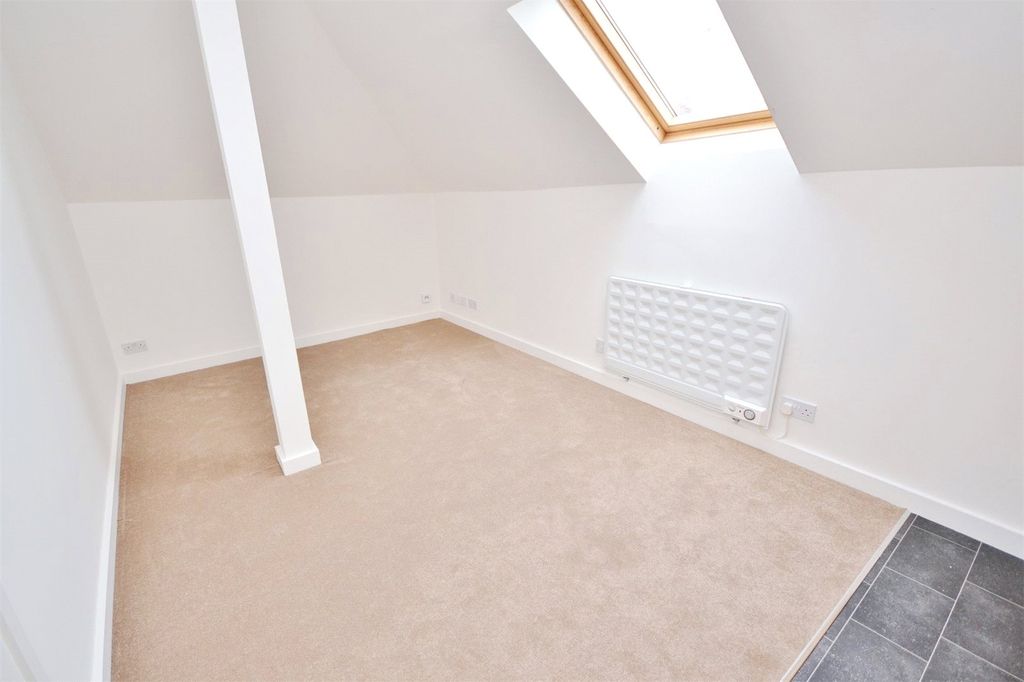 Property photo 3 of 5 Picture No. 11