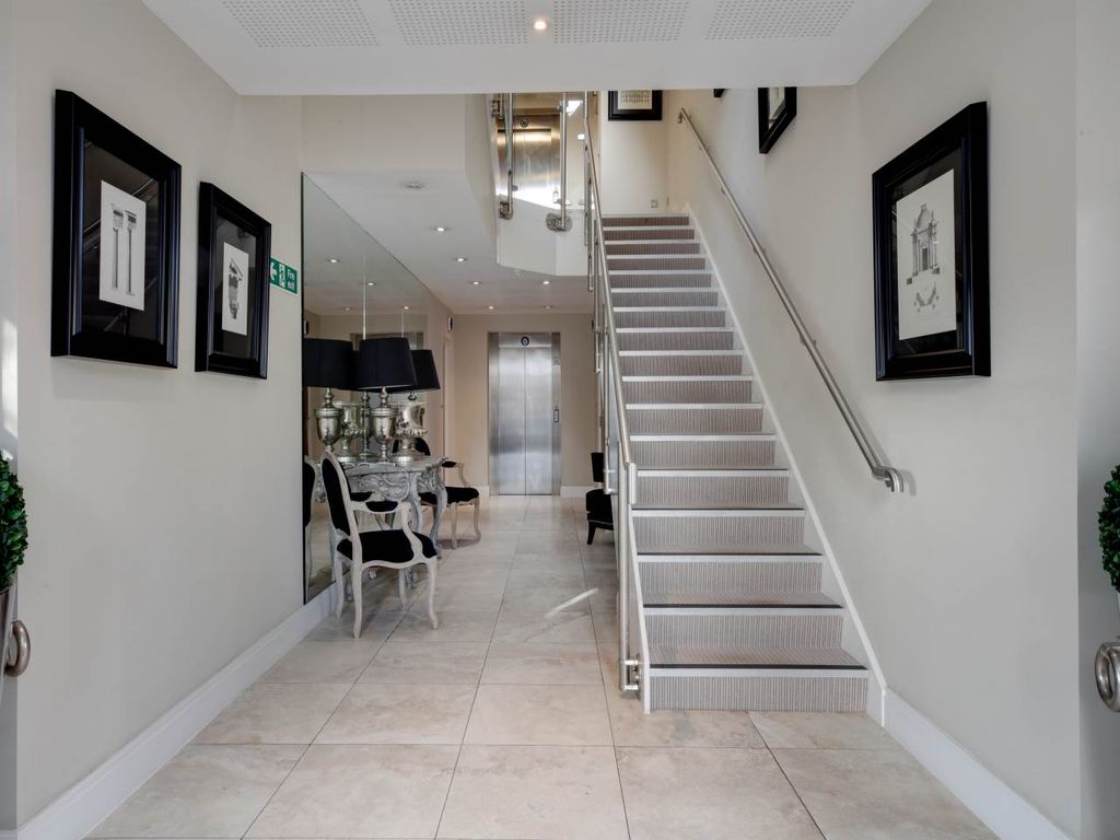 Property photo 2 of 20 Communal Entrance Hall