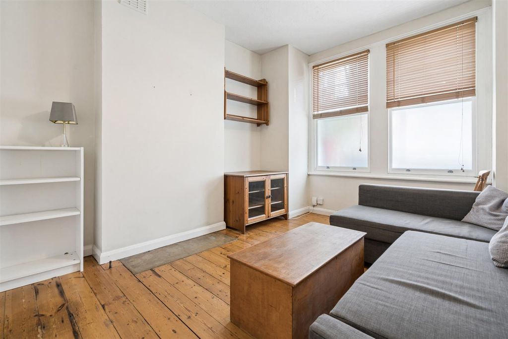 Property photo 3 of 11 25 Boundary Road, London, Sw19 2Aw Reception 1.Jpg