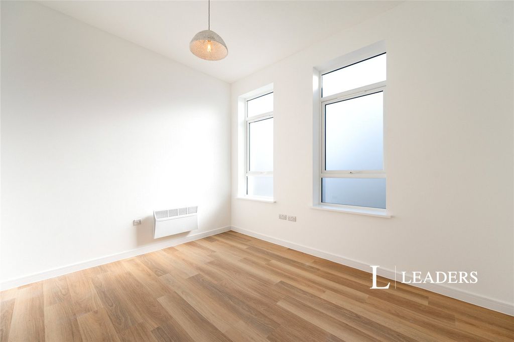 Property photo 3 of 12 Picture No. 02