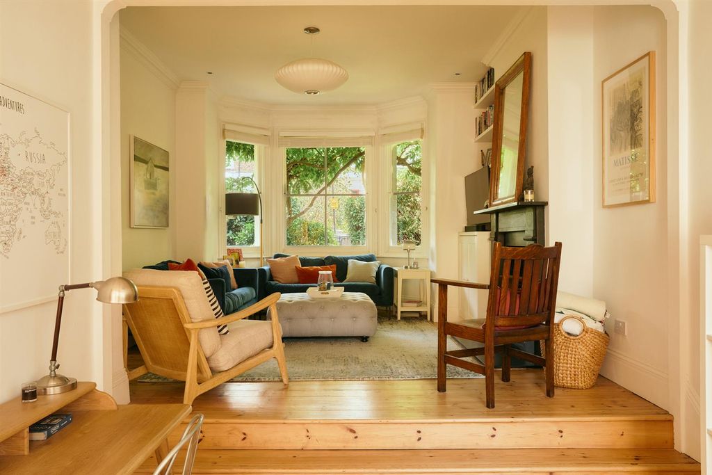 Property photo 2 of 38